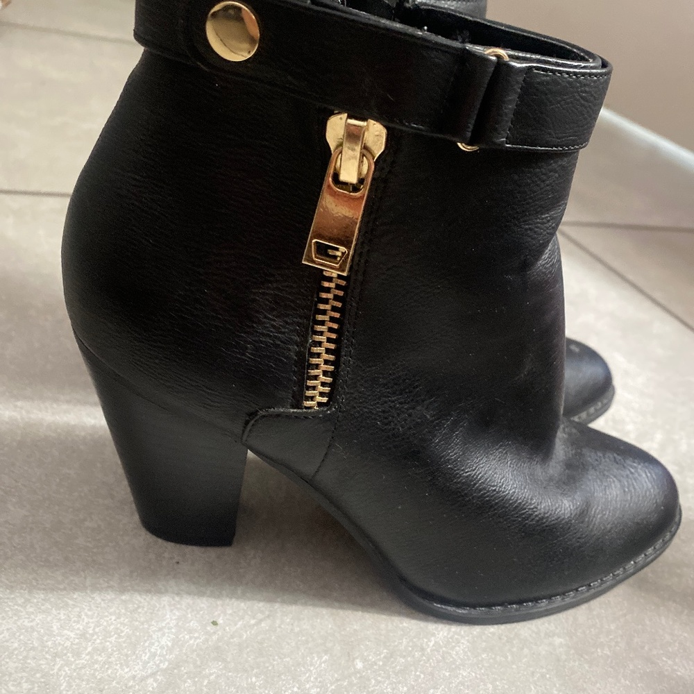 Apt 9 heeled boots